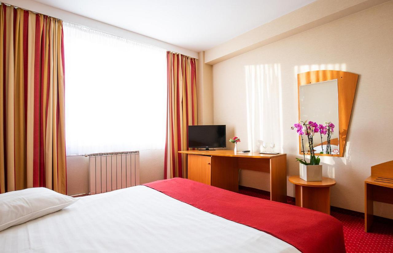Hotel Dana 萨图马雷 外观 照片