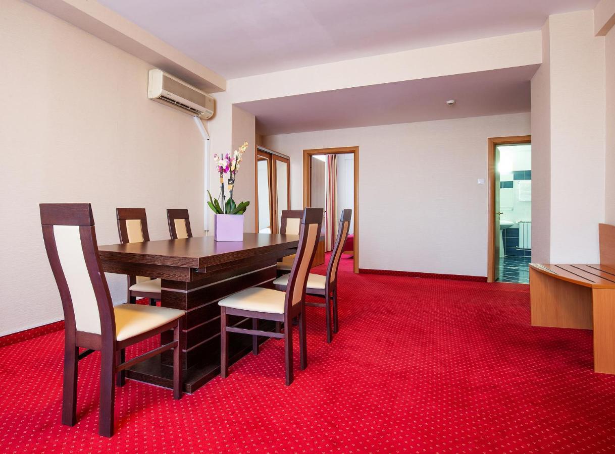 Hotel Dana 萨图马雷 外观 照片